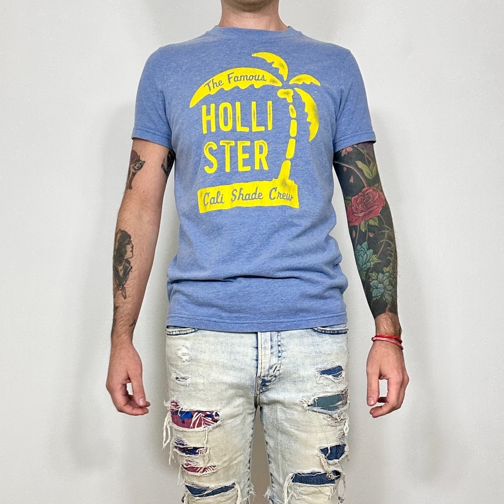 *Hollister Light Blue & Yellow Graphic T Shirt